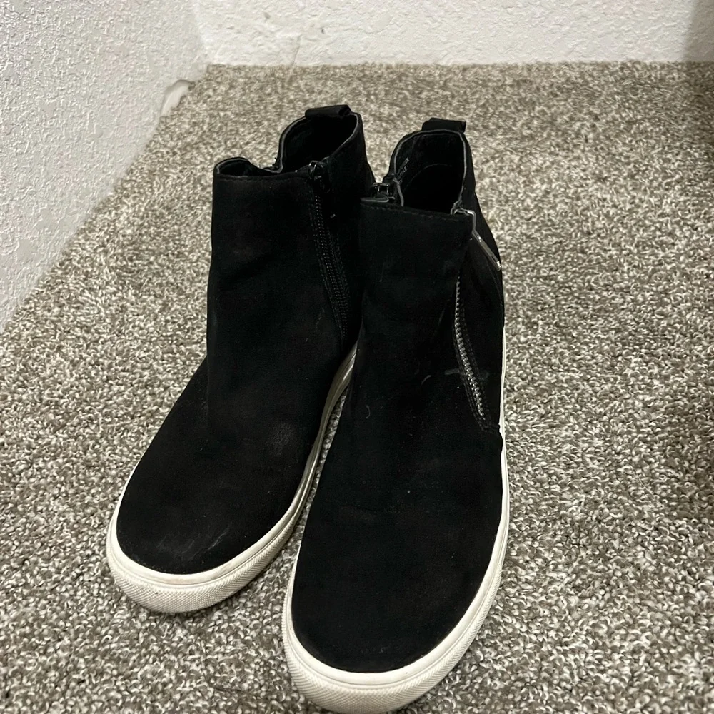Shoes - Picture 2 of 3